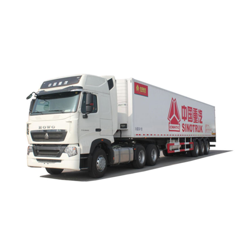 Apa keuntungan dari tiga trailer semi yang didinginkan poros dibandingkan dengan semi-trailer yang didinginkan?